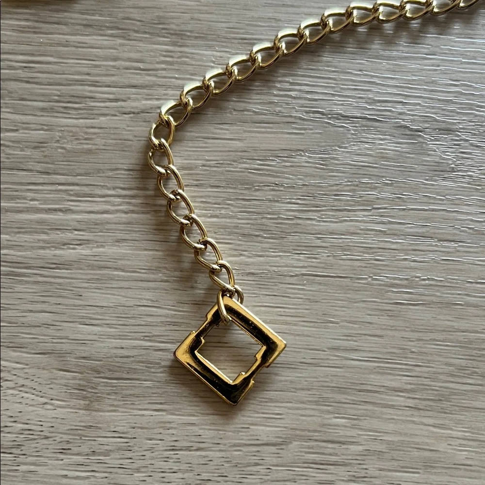 Gold Chain Link Belt - Picture 2 of 10